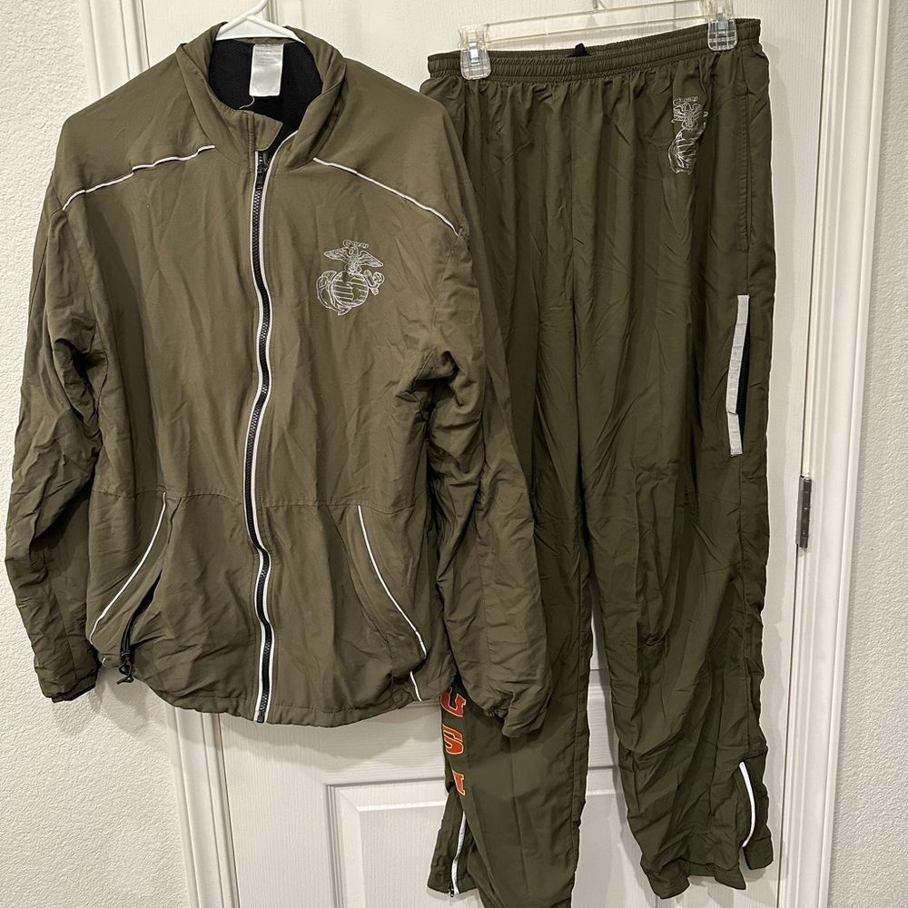 USMC running set. Jacket size small, pants size medium